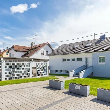 With 2 Bedrooms Hébergement de vacances Meersburg