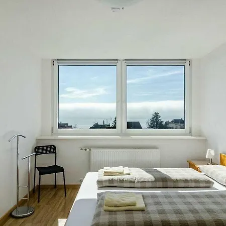 With 2 Bedrooms Hébergement de vacances