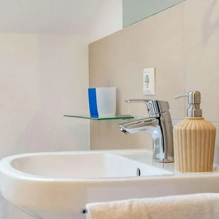 With 2 Bedrooms Vakantiehuis Meersburg